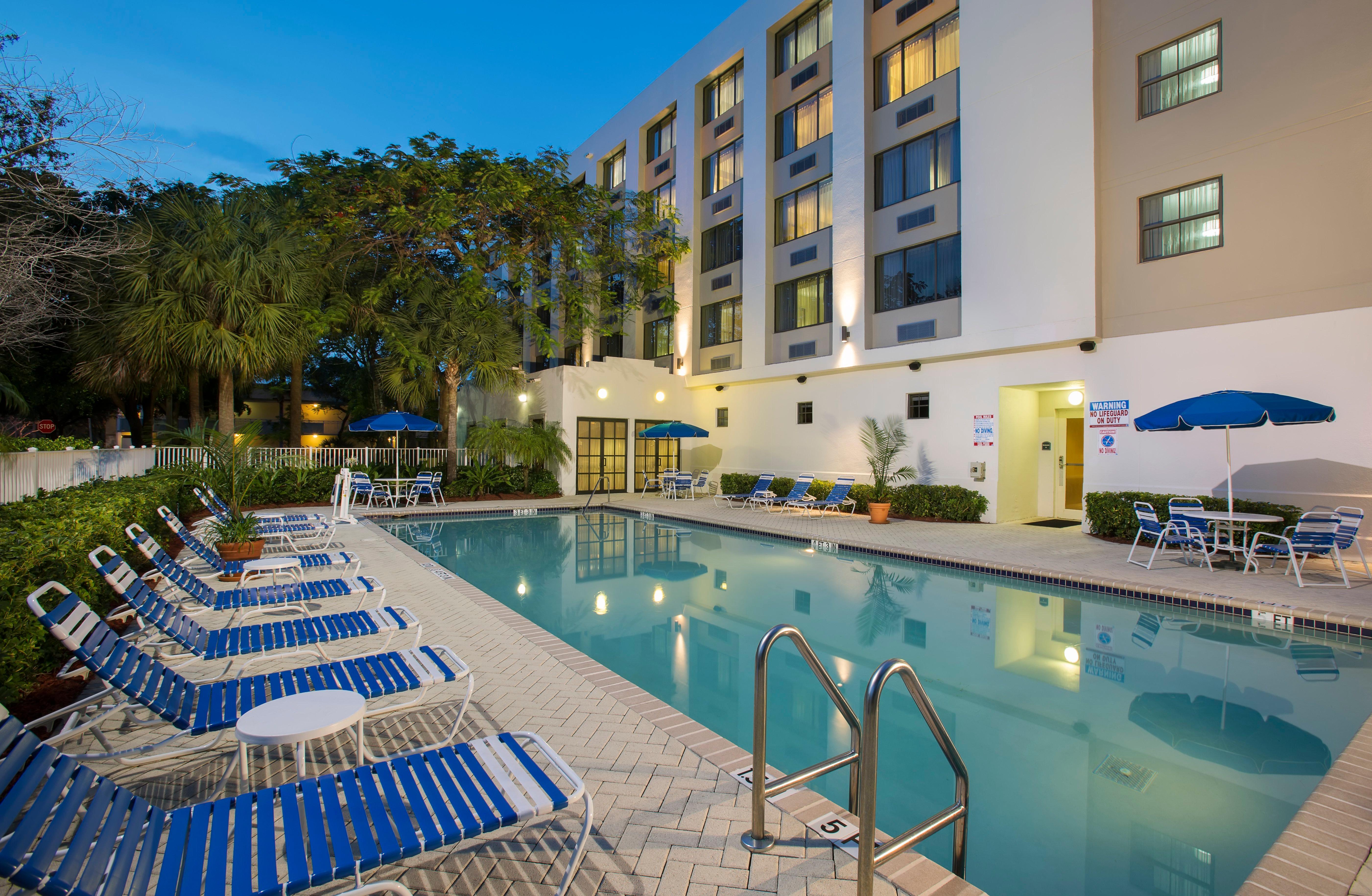 Holiday Inn Express Hotel & Suites Ft. Lauderdale-Plantation By Ihg Exterior foto